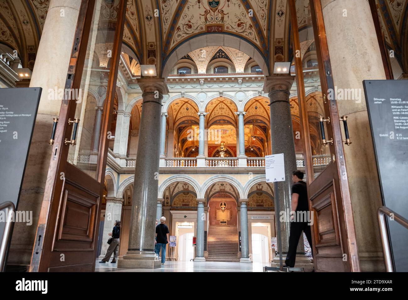 Wien, Österreich 30. September 2023. Haupthalle des Museums für angewandte Kunst (MAK) aus dem 19. Jahrhundert Stockfoto