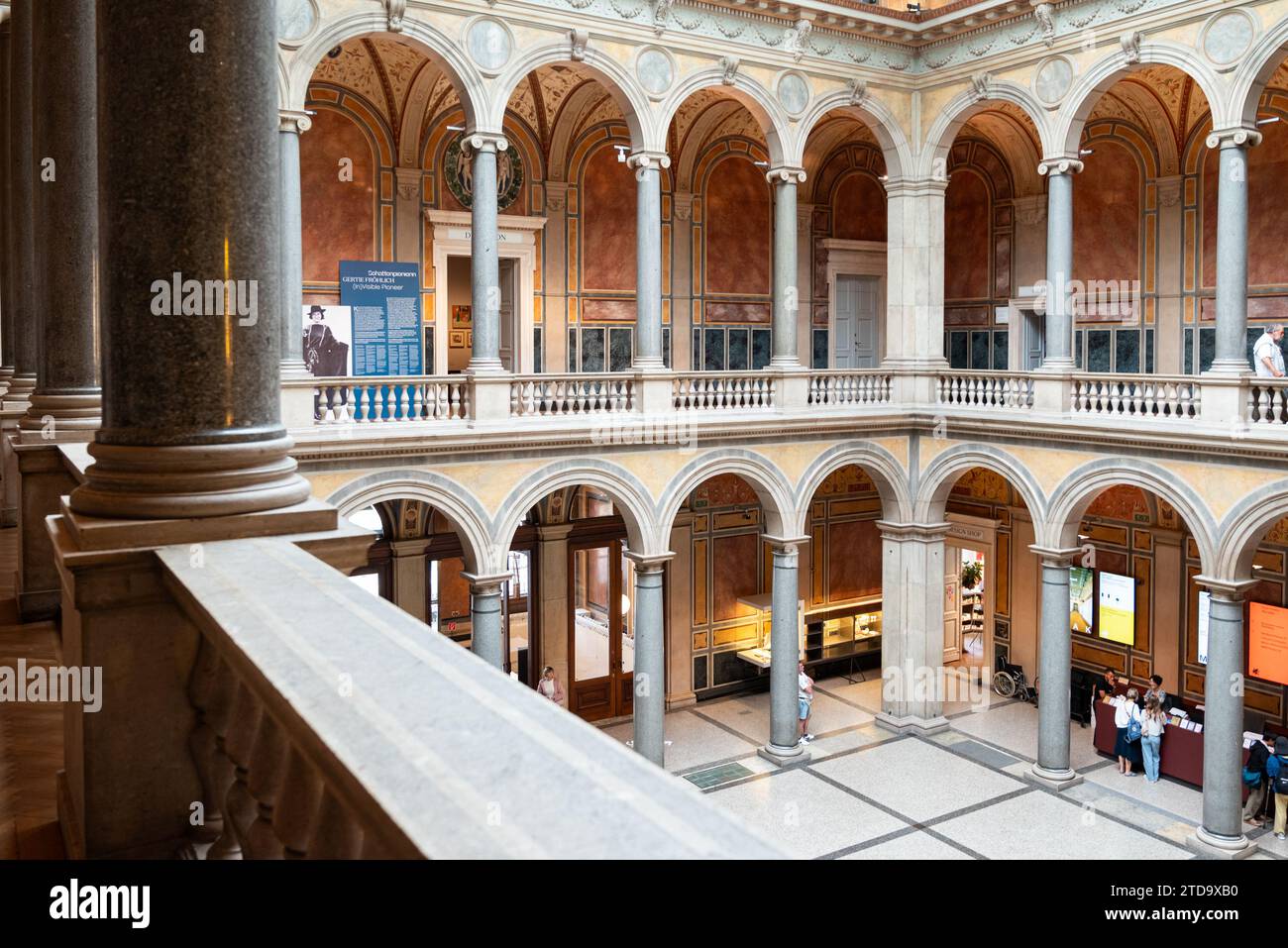 Wien, Österreich 30. September 2023. Haupthalle des Museums für angewandte Kunst (MAK) aus dem 19. Jahrhundert Stockfoto