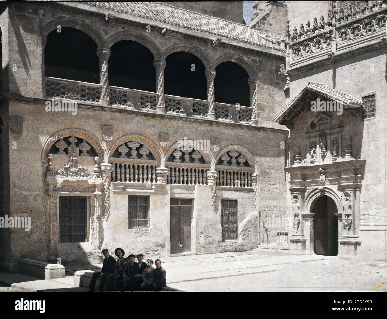 Granada, Spanien Außenansicht der Königlichen Kapelle 1506-1521, Persönlichkeit, Religion, Kunst, Habitat, Architektur, Kirche, politische Persönlichkeit, Christentum, Arkade, Bogen, Mittelalter, Innenhof, kunstvolle Dekoration, Galerie, religiöse Architektur, Spanien, Granada, Königliche Kapelle (außen), Granate, 28.06/1914 - 28.06.1914, Léon, Auguste, Fotograf, 1914 - Espagne, Spanien, Europa - Auguste Léon - (15. Juni-4. Juli), Autochrome, Foto, Glas, Autochrome, Foto, positiv, Horizontal, Format 9 x 12 cm Stockfoto