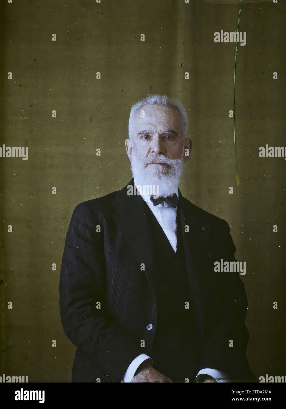 Eigentum von Albert Kahn, Boulogne, Frankreich Monsieur Rafael Altamira, Wissenschaften, Techniken, Persönlichkeit, Menschen, erster Weltkrieg, Kunst, Geschichte, Recht, Wirtschaft, Persönlichkeit der Gerechtigkeit, Porträt, akademische Persönlichkeit, literarische Persönlichkeit, Völkerbund, Literatur, man, Frankreich, Boulogne, Herr Alta Mira père, Boulogne propriété d'Albert Kahn, Espagne, Spanien, Europa [in Verbindung mit], 13/06/1928 - 13.06.1928, Léon, Auguste, Fotograf, Autochrome, Foto, Glas, Autochrome, Foto, positiv, vertikal, Größe 9 x 12 cm Stockfoto