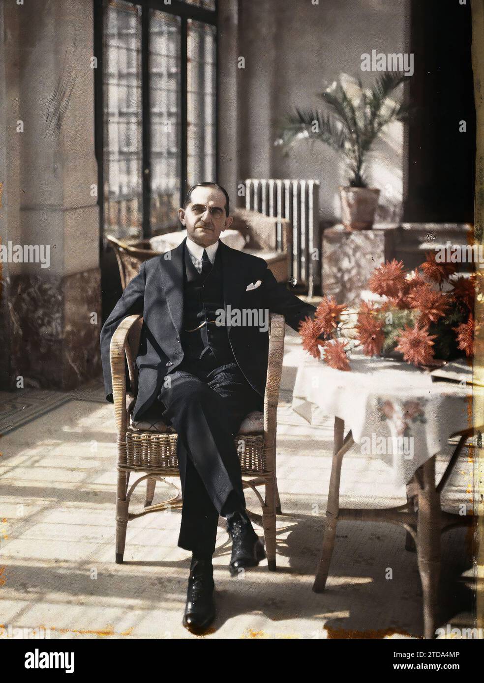 Den Haag, Niederlande Herr Politis, Minister für Griechenland, Persönlichkeit, Menschen, internationale Beziehungen, erster Weltkrieg, politische Persönlichkeit, Porträt, Diplomatie, Frieden, Reparationen, Mann, Holland, Den Haag, Herr Politis, griechischer Minister, La Haye, Griechenland [im Zusammenhang mit], 22.08/1929 - 22.08.1929, Passet, Stéphane, Fotograf, 1929 - Pays-Bas - Stéphane Passet - (17-31. August), Autochrome, Foto, Glas, Autochrome, Foto, positiv, Vertikal, Format 9 x 12 cm Stockfoto