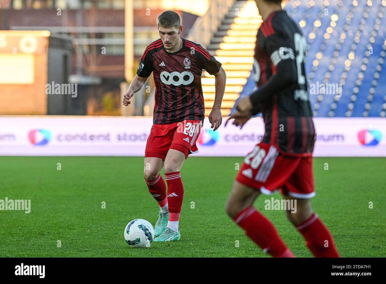 Deinze, Belgien. Dezember 2023. Dierckx Daan (29) von Standard SL16 FC, dargestellt während eines Fußballspiels zwischen KMSK Deinze und SL16 FC am 16. Spieltag der Challenger Pro League 2023-2024, am Sonntag, den 17. Dezember 2023 in Deinze, Belgien. Quelle: Sportpix/Alamy Live News Stockfoto