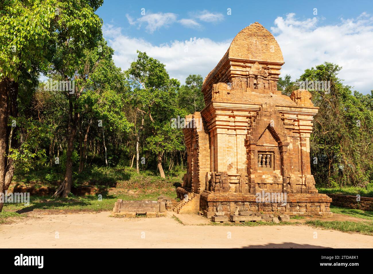 Mein Sohn ist eine Ansammlung verlassener und teilweise ruinierter Shaiva-Hindu-Tempel in Zentral-Vietnam, die zwischen dem 4. Und dem 14. Jahrhundert von der Stockfoto