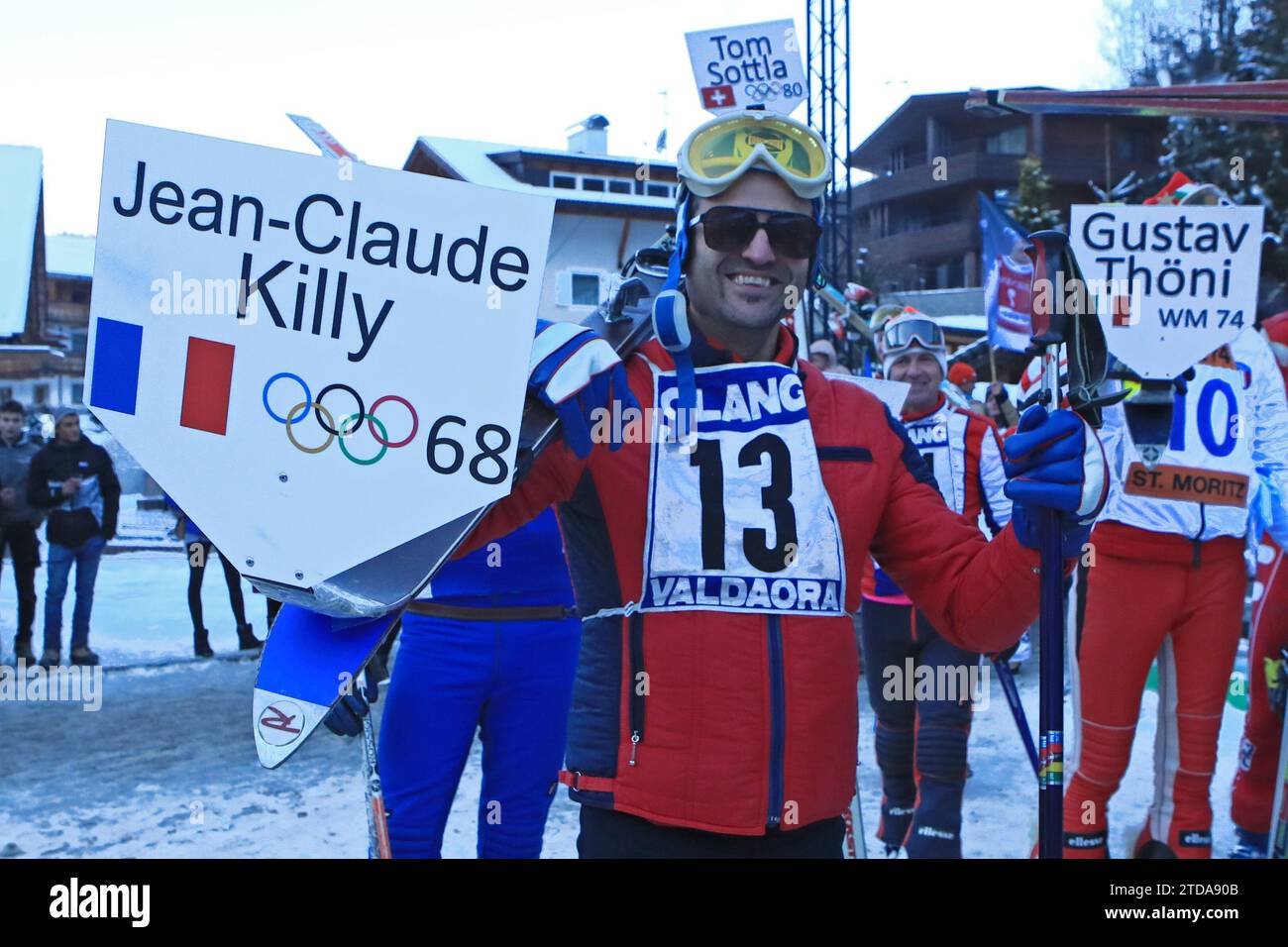 Gröden, Südtirol, Italien. Dezember 2023. Audi FIS Ski World Cup Finale 2023 Tag 3; zweite Herren Abfahrt; Jean-Claude Killy Parade Guthaben: Action Plus Sports/Alamy Live News Stockfoto