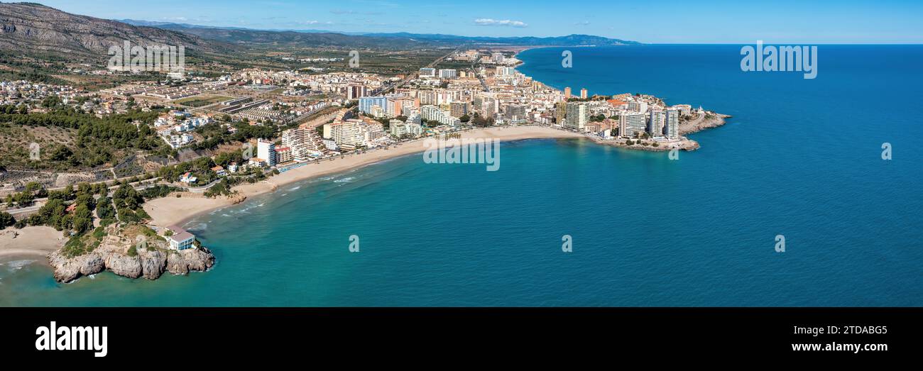 Das Beste am Strandleben: Panoramablick auf die wunderschönen Strände von Oropesa del Mar Stockfoto