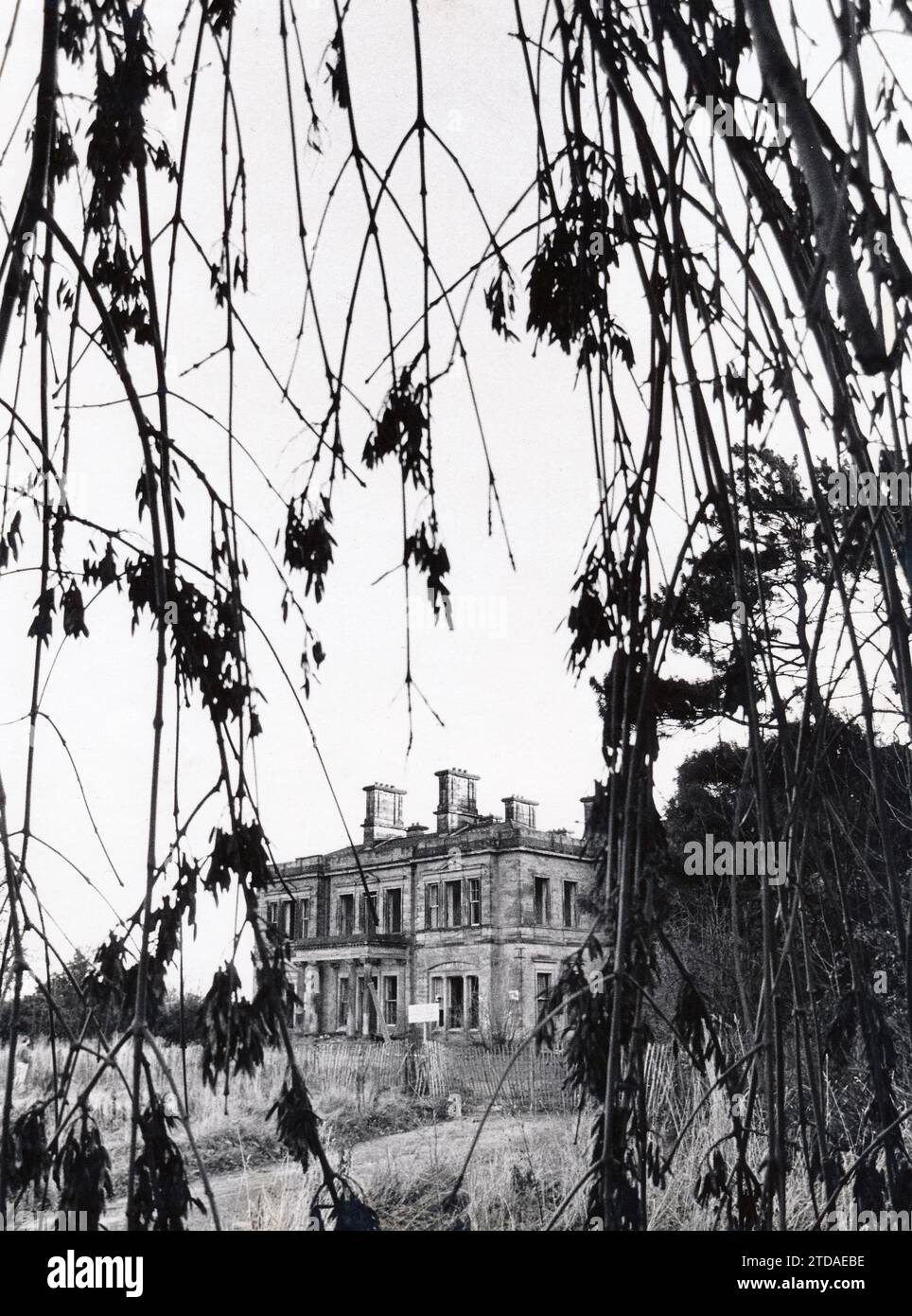 Oulton Hall in der Nähe von Leeds vor der Renovierung im Jahr 1987. Stockfoto