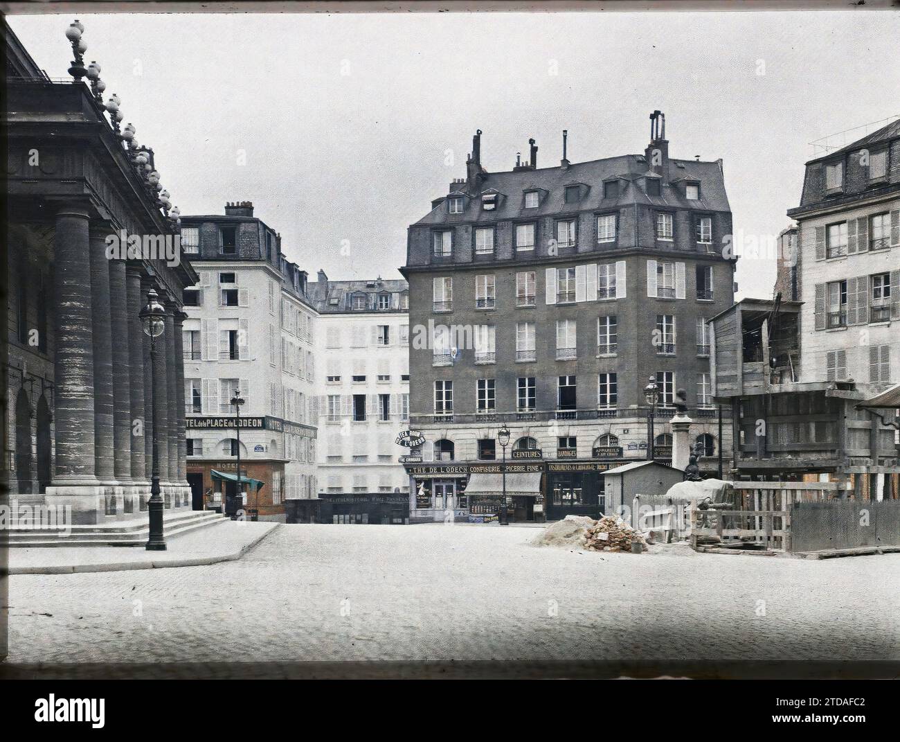 Paris (6. Arr.), Frankreich Place de l'Odéon, Blick von der Rue Racine