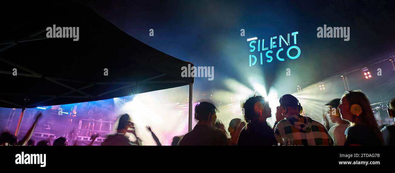 Panorama der stillen Disco beim Lowlands Festival in den Niederlanden Stockfoto