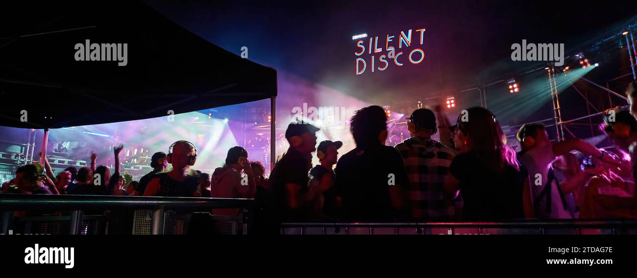 Panorama der stillen Disco beim Lowlands Festival in den Niederlanden Stockfoto