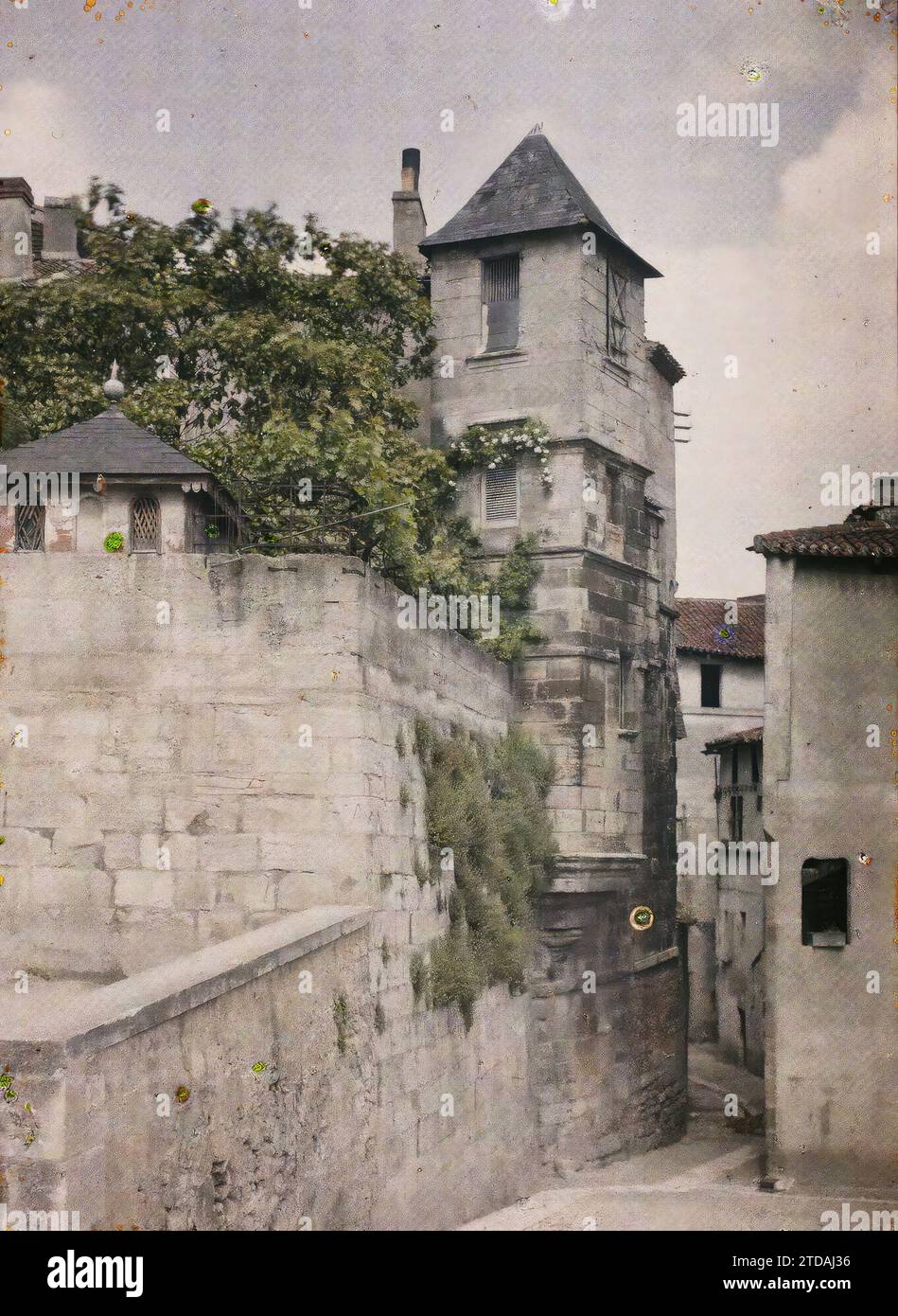 Périgueux, Dordogne, Frankreich, Habitat, Architektur, Kunst, Turm, Wohnraum, Straße, Bezirk, Renaissance, Frankreich, Périgueux, altes Haus in Turret in der Nähe der Kathedrale, Périgueux, 03/06/1916 - 03/06/1916, Léon, Auguste, Fotograf, 1916 - Provinzen Frankreich - Jean Brunhes, Auguste Léon et Georges Chevalier - (April-Juli), Autochrome, Foto, Glas, Autochrome, Foto, positiv Stockfoto
