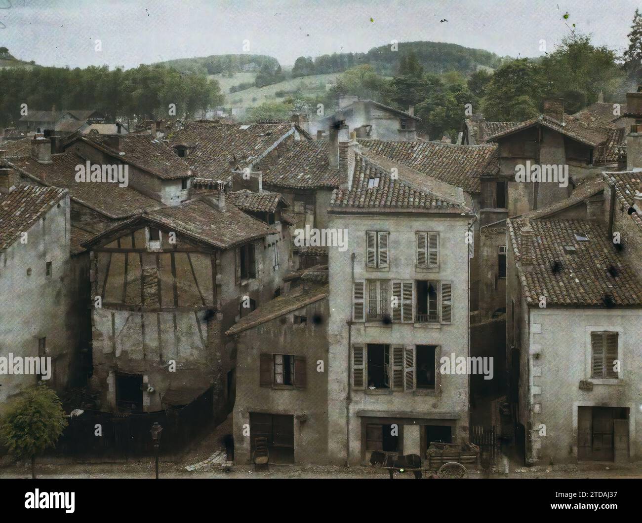 Périgueux, Dordogne, Frankreich, Housing, Architecture, Dach, Gehäuse, Panorama der Stadt, Fachwerk, Frankreich, Périgueux, die alten Viertel rund um die Kathedrale, Périgueux, 03/06/1916 - 03/06/1916, Léon, Auguste, Fotograf, 1916 - Provinzen Frankreich - Jean Brunhes, Auguste Léon et Georges Chevalier - (April-Juli), Autochrome, Foto, Glas, Autochrome, Foto, positiv Stockfoto
