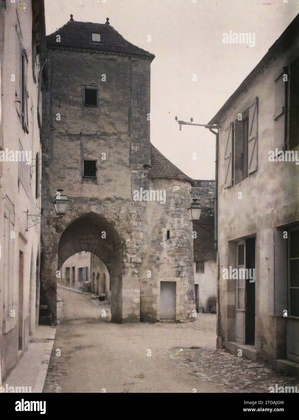 Rocamadour, Frankreich, Habitat, Architektur, Kunst, Turm, öffentliche Bürgerarchitektur, befestigte Architektur, Straße, Bezirk, Tür, Mittelalter, Frankreich, Rocamadour, das sogenannte Malbec-Tor, Rocamadour, 09.06/1916 - 09.06.1916, Léon, Auguste, Fotograf, 1916 - Provinzen Frankreich - Jean Brunhes, Auguste Léon et Georges Chevalier - (April-Juli), Autochrome, Foto, Glas, Autochrome, Foto, positiv Stockfoto