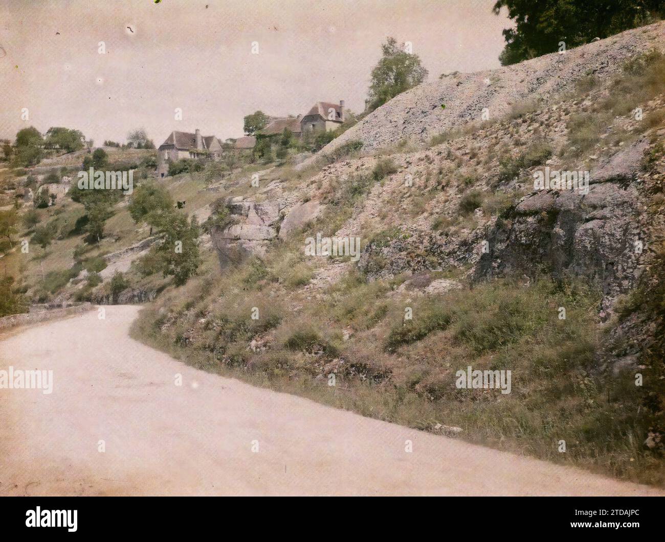 Rocamadour, Frankreich, Natur, Umwelt, Habitat, Architektur, Landschaft, Straße, ländliche Architektur, Stadtpanorama, Frankreich, Roc-Amadour, das Dorf l'Hospitalet von der Straße aus gesehen, Rocamadour, 11/06/1916 - 11/06/1916, Léon, Auguste, Fotograf, 1916 - Provinzen Frankreich - Jean Brunhes, Auguste Léon et Georges Chevalier - (April-Juli), Autochrome, Foto, Glas, Autochrome, Foto, positiv Stockfoto