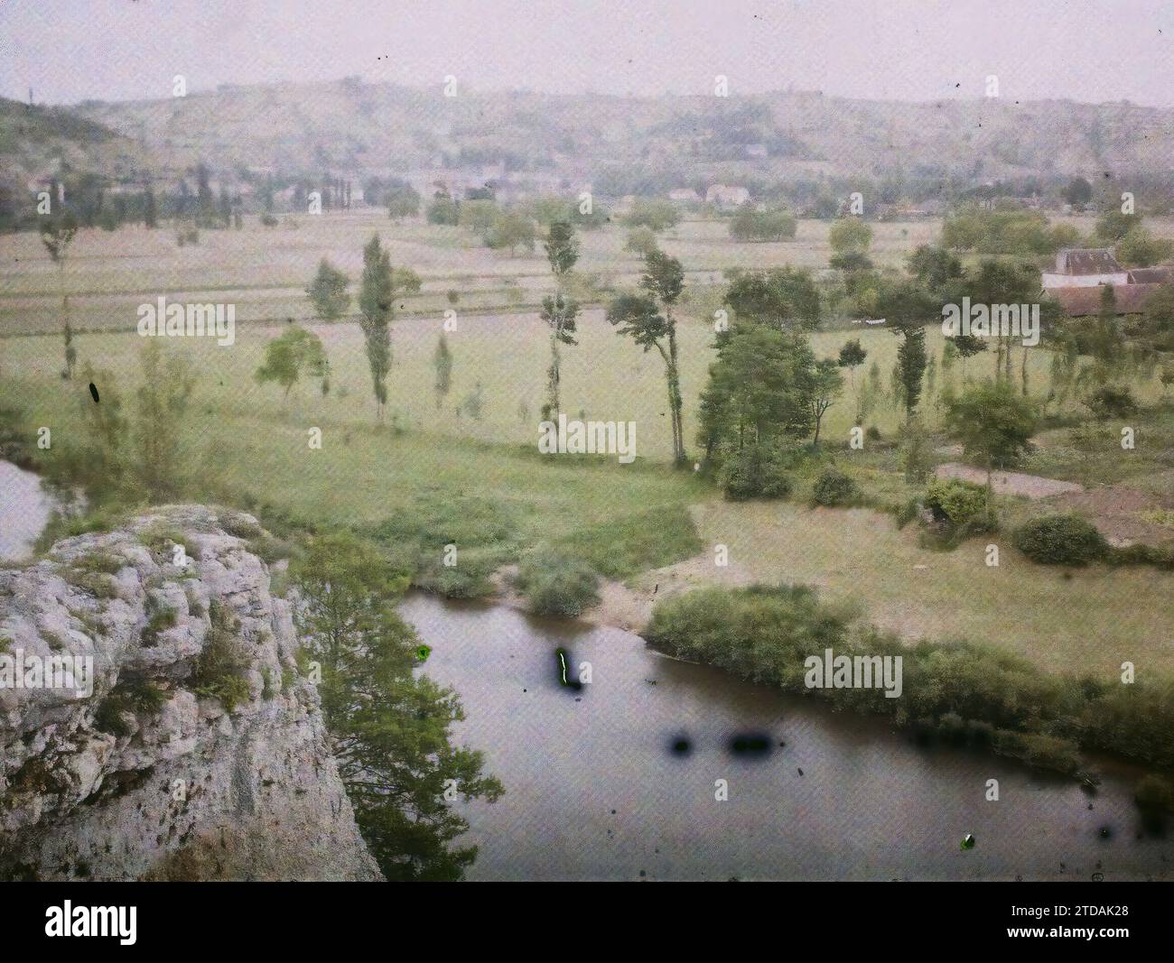 Limeuil, Dordogne, Natur, Umwelt, Landschaft, Tal, Fluss, Feld, Klippe, Périgord, Limeuil, Panorama rechts vom vorherigen, Limeuil, 17.06/1916 - 17.06.1916, Léon, Auguste, Fotograf, 1916 - Provinzen Frankreich - Jean Brunhes, Auguste Léon et Georges Chevalier - (April-Juli), Autochrome, Foto, Glas, Autochrome, Foto, positiv Stockfoto