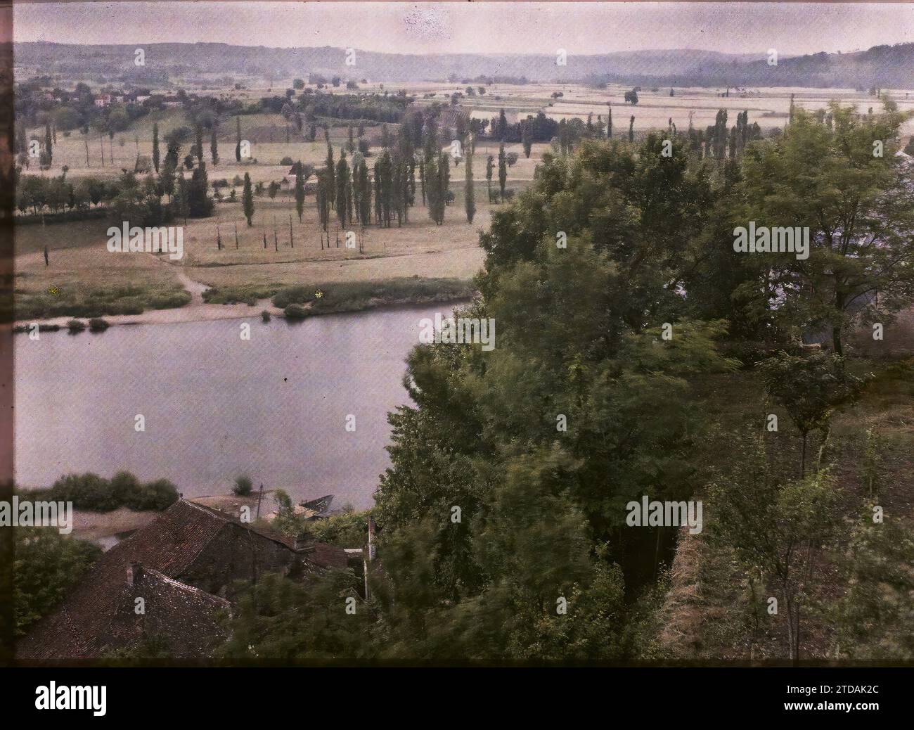 Limeuil, Dordogne, Natur, Umwelt, Landschaft, Tal, Fluss, Périgord, Limeuil, Panorama flussabwärts von der Pont s/ la Dordogne, Limeuil, 17.06/1916 - 17.06.1916, Léon, Auguste, Fotograf, 1916 - Provinzen Frankreich - Jean Brunhes, Auguste Léon et Georges Chevalier - (April-Juli), Autochrome, Foto, Glas, Autochrome, Foto, positiv Stockfoto