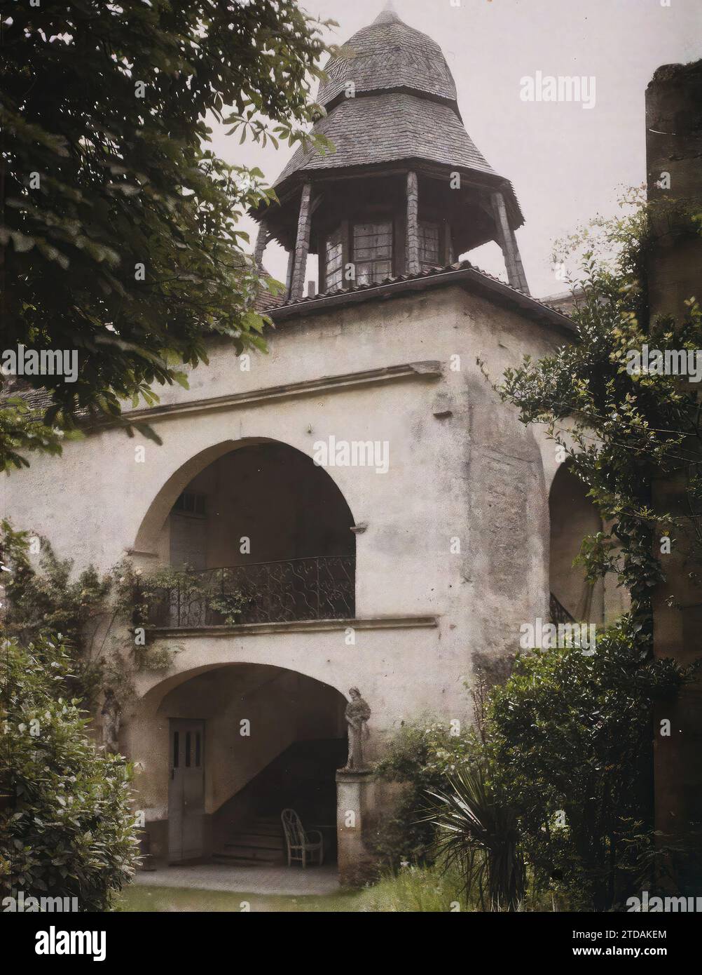 Sarlat, Dordogne, Frankreich, Society, Habitat, Architektur, Kunst, Gerechtigkeit, Dach, Treppe, öffentliche zivile Architektur, Arc, Arkade, Arceau, Renaissance, Frankreich, Sarlat, L' Old Présidial, Sarlat, 13.06/1916 - 13.06.1916, Léon, Auguste, Fotograf, 1916 - Provinzen Frankreich - Jean Brunhes, Auguste Léon et Georges Chevalier - (April-Juli), Autochrome, Foto, Glas, Autochrome, Foto, positiv Stockfoto