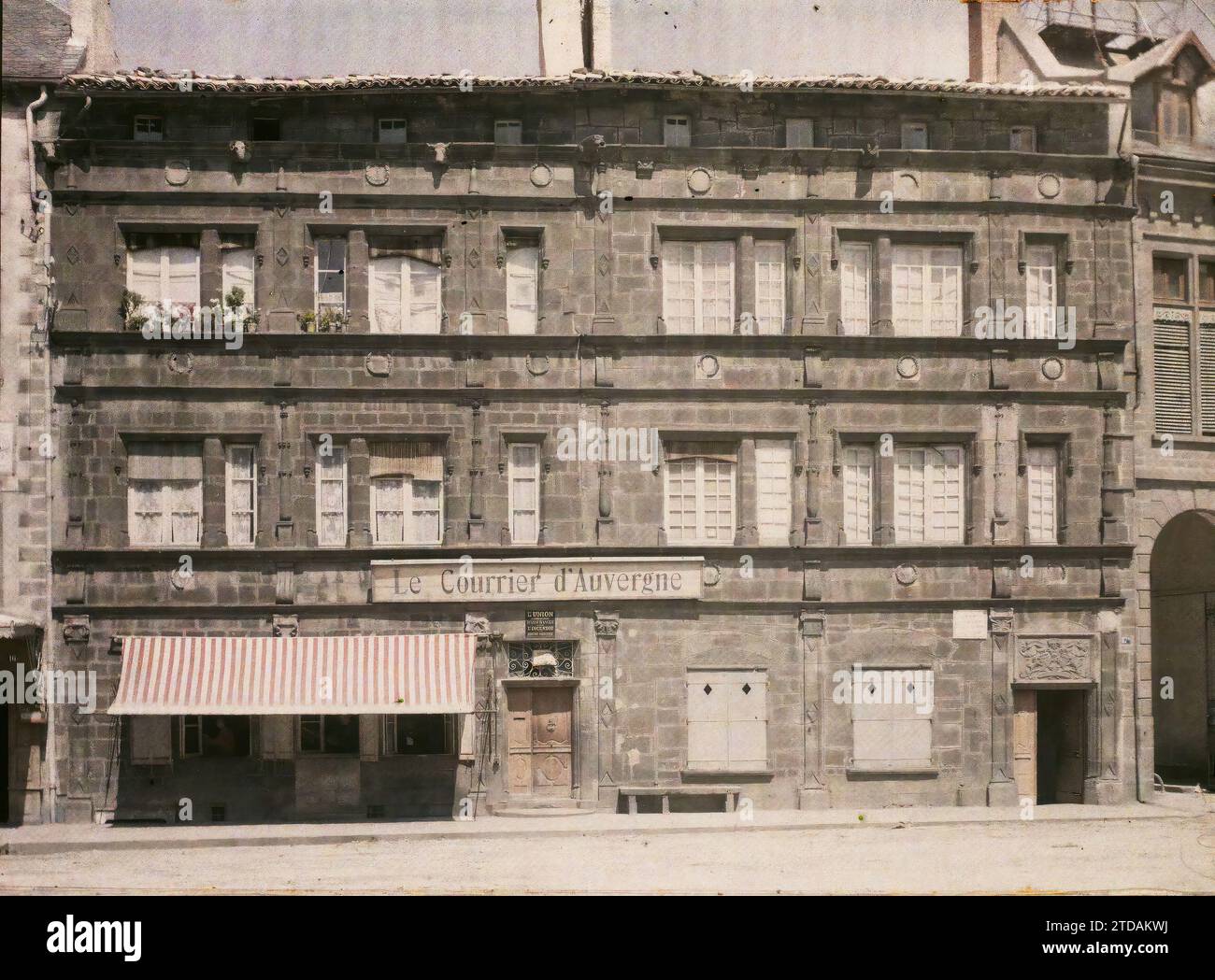 Saint-Mehl, Frankreich das Konsularhaus, das aktuelle Alfred Douët Kunst- und Geschichtsmuseum, Wohngebäude, Architektur, Registrierung, Informationen, Gesellschaft, Kunst, Museum, öffentliche Zivilarchitektur, Handelsregister, Verwaltung, Presse, Renaissance, Geschäft, Marquise, Panels, Frankreich, St. Mehl, das Konsularhaus (16. Jahrhundert), Saint-Mehl, 01/08/1916 - 01/08/1916, Léon, Auguste, Fotograf, 1916 - Provinzen Frankreich - Jean Brunhes, Auguste Léon et Georges Chevalier - (April-Juli), Autochrome, Foto, Glas, Autochrome, Foto, positiv, Horizontal, Format 9 x 12 cm Stockfoto