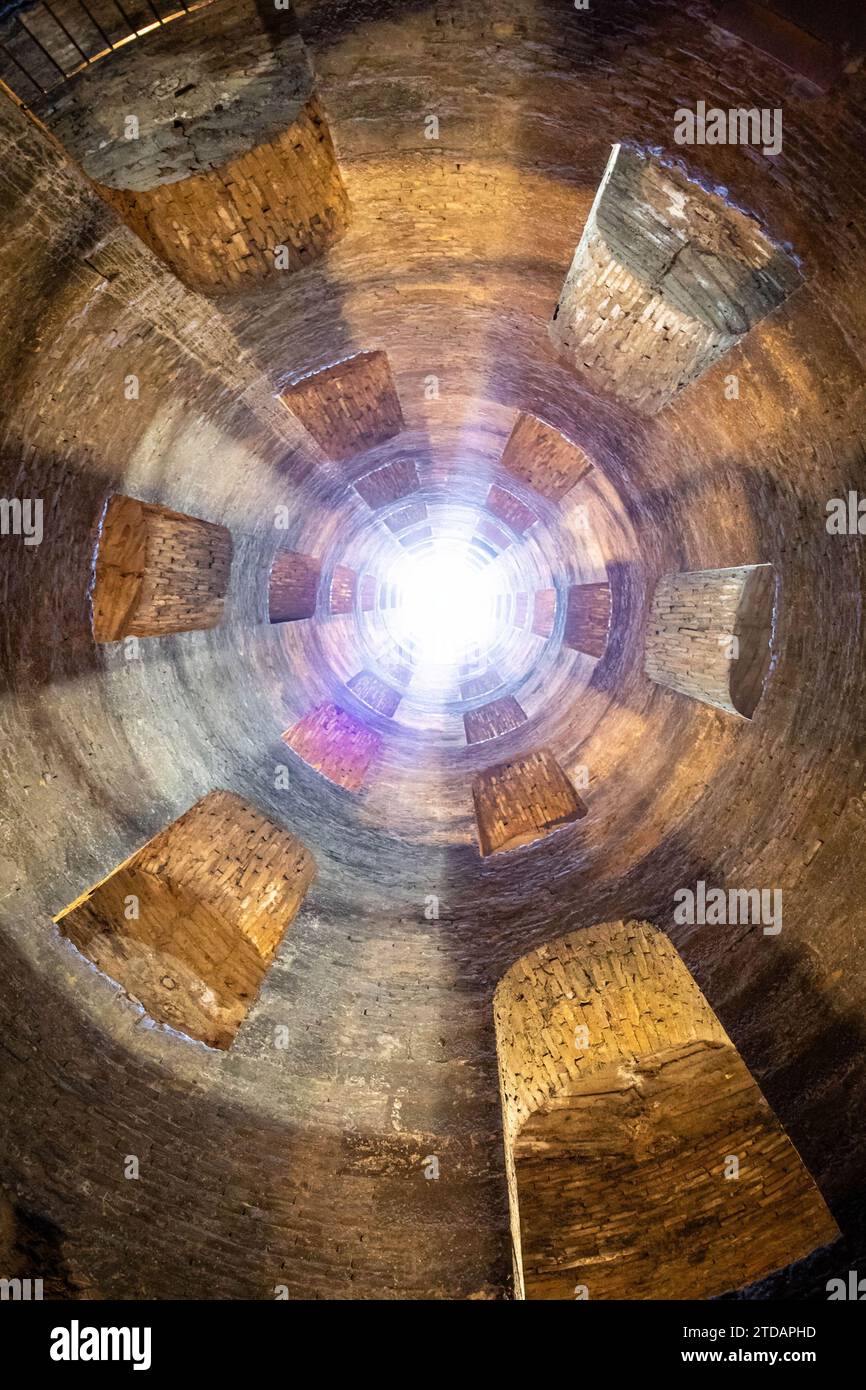 Berühmter Brunnen von St. Patrick in Orvieto Italien, niemand beleuchtet Stockfoto