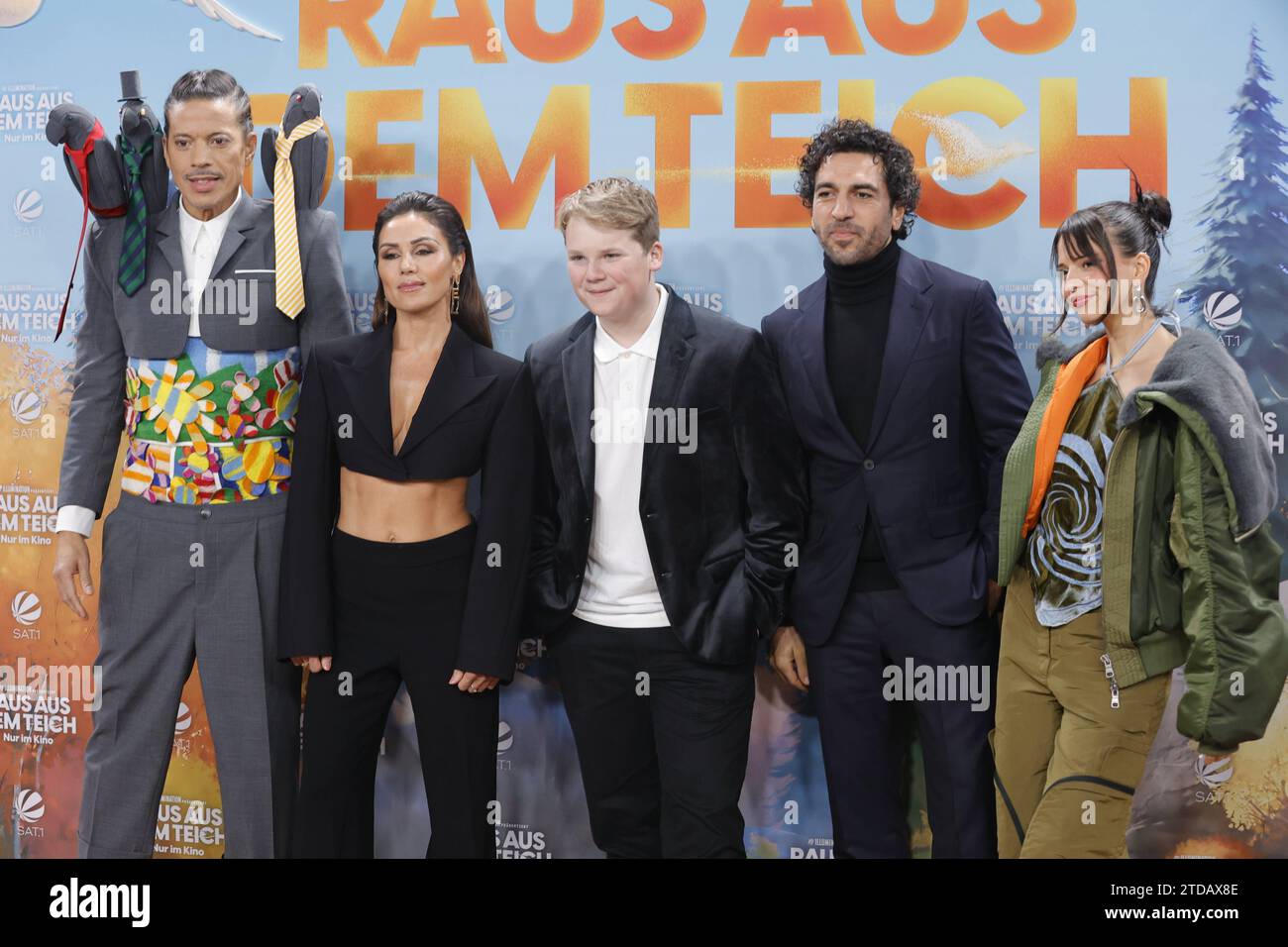 González, Nazan Eckes, Julius Weckauf, Elyas MBarek, Nina Chuba