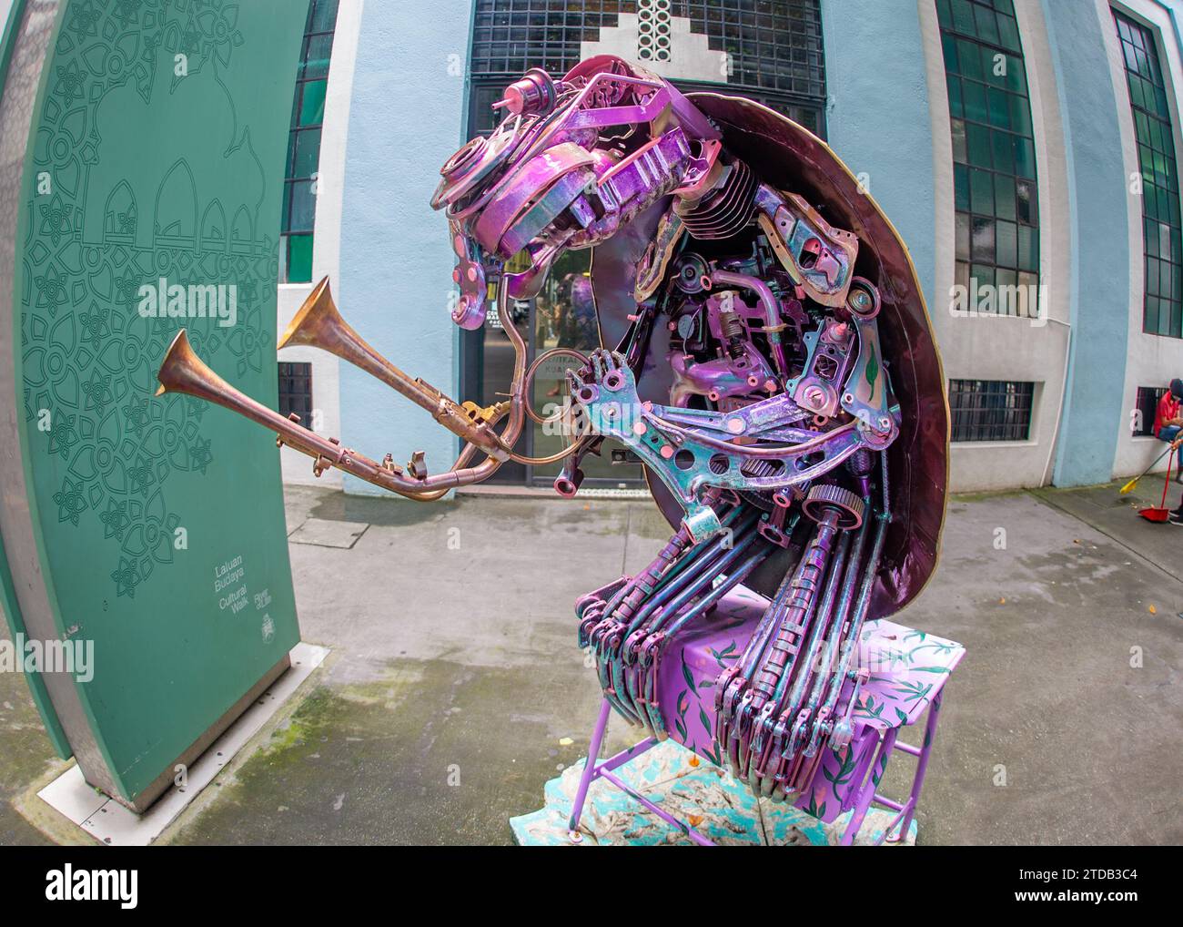 15. Bis 2023. Februar: Kuala Lumpur-Malaysia-Metal-Insektenkunstwerke schmücken einen Fußgängerweg in Kuala Lumpur. Stockfoto