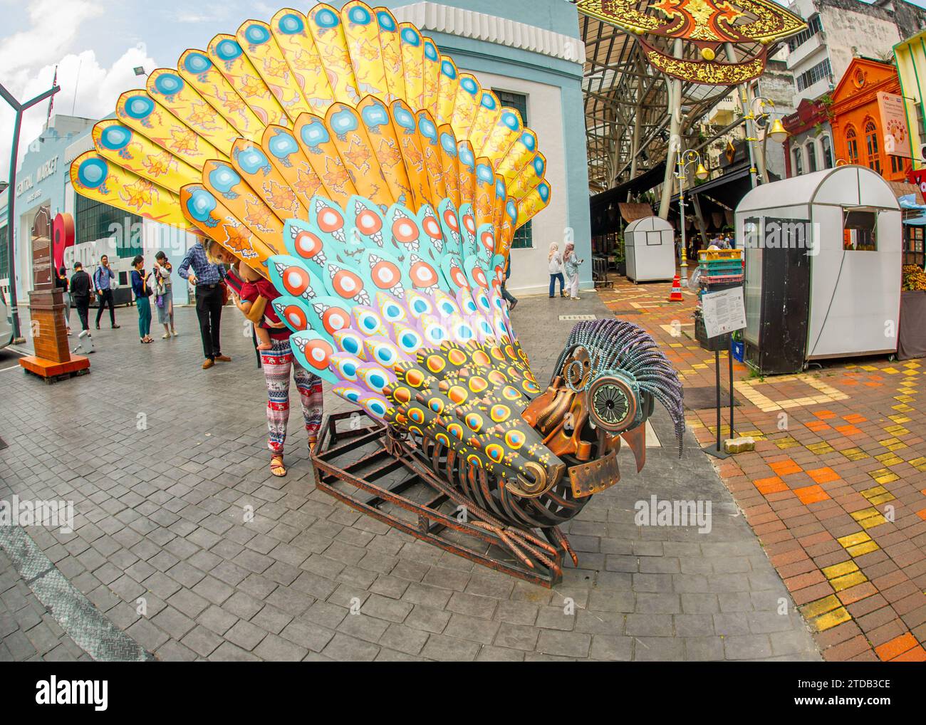 15. Bis 2023. Februar: Kuala Lumpur-Malaysia-Metal-Insektenkunstwerke schmücken einen Fußgängerweg in Kuala Lumpur. Stockfoto