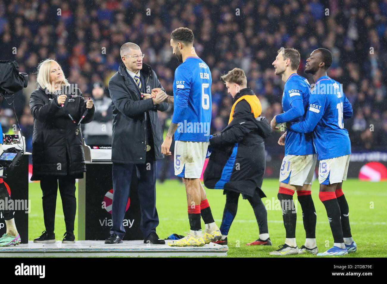 Glasgow, Großbritannien. Dezember 2023. Im Finale des Viaplay Cup 2023/2024 spielten die Rangers Aberdeen im Hampden Park, dem Scottish FA National Stadium. Die Rangers gewannen mit 1:0, wobei James Tavernier (Rangers 2), der Kapitän der Rangers, mit Unterstützung von Borna Barisic (Rangers 31) in 78 Minuten das Siegtor erzielte. Quelle: Findlay/Alamy Live News Stockfoto