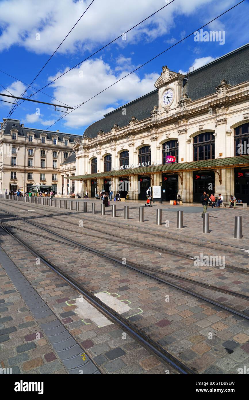 BORDEAUX, FRANKREICH - 7. Juni 2022 - Blick auf den Bahnhof Gare de Bordeaux Saint-Jean, den Hauptbahnhof in Bordeaux, Gironde, Frankreich. Stockfoto