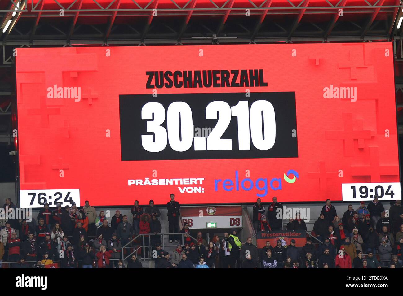 17.12.2023, BayArena, Leverkusen, DE, 1.FBL. Bayer 04 Leverkusen vs. Eintracht Frankfurt, im Bild 30,210 Zuschauer Foto © nordphoto GmbH/Meuter DFL-Vorschriften verbieten die Verwendung von Fotografien als Bildsequenzen und/oder Quasi-Video. Stockfoto