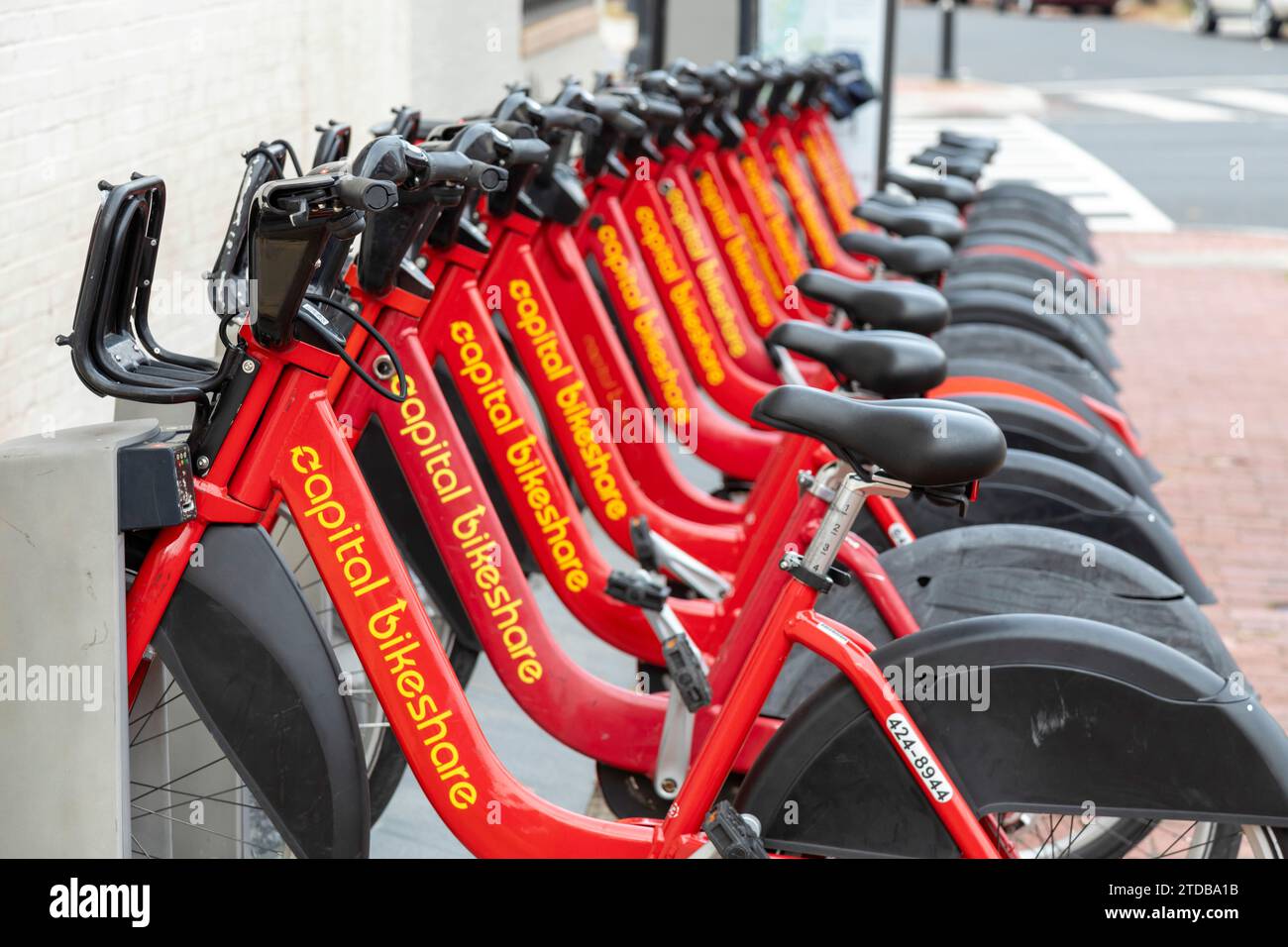 Washington, DC – Capital Bikeshare-Fahrräder stehen im Viertel Anacostia in Washington zur Verfügung. Stockfoto