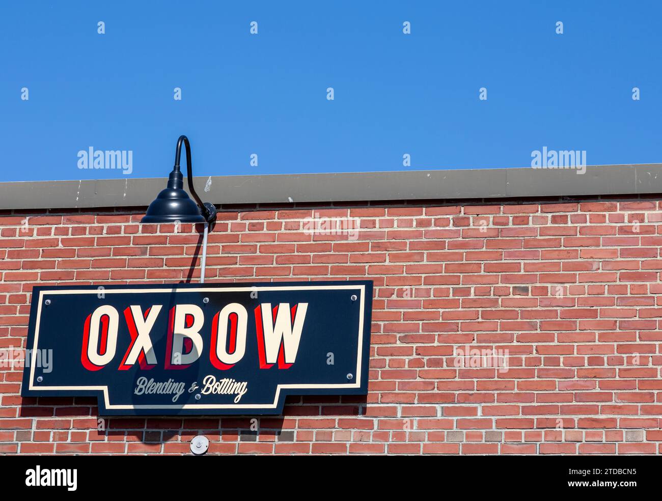 Schild auf der Außenseite der Oxbow Blending and Flaschenabfüllung Brauerei Stockfoto