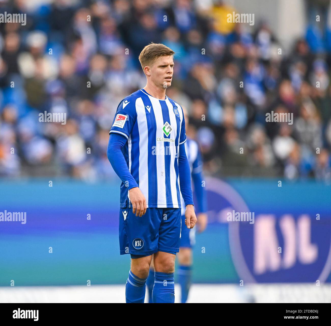 karlsruhe-deutschland-dezember-2023-dzenis-burnic-karlsruher-sc