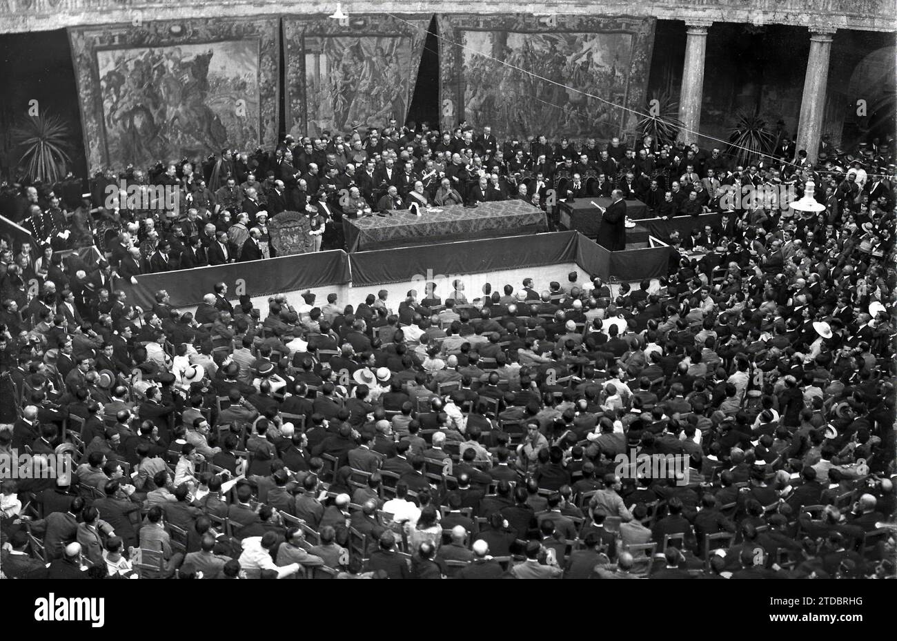 08/31/1917. Im Palast Karls V. in Granada Eröffnungssitzung des internationalen Kongresses anlässlich des hundertjährigen Bestehens von P. Suarez. Quelle: Album / Archivo ABC / Manuel Torres Molina Stockfoto