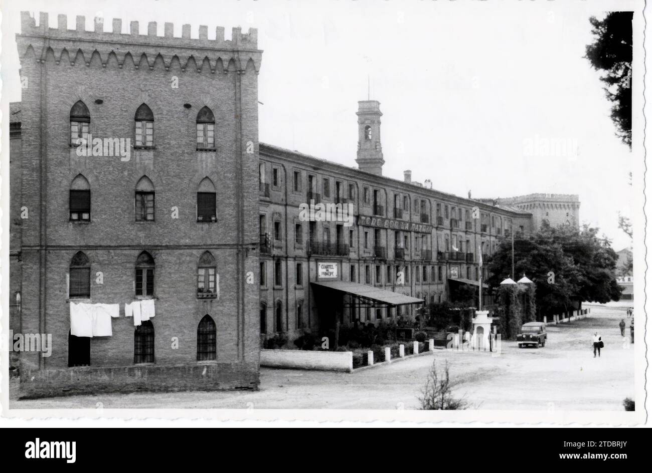 Die Aljaferia mit Kleidung, die um 1970 hängt. Quelle: Album / Archivo ABC / Gerardo Sancho Stockfoto