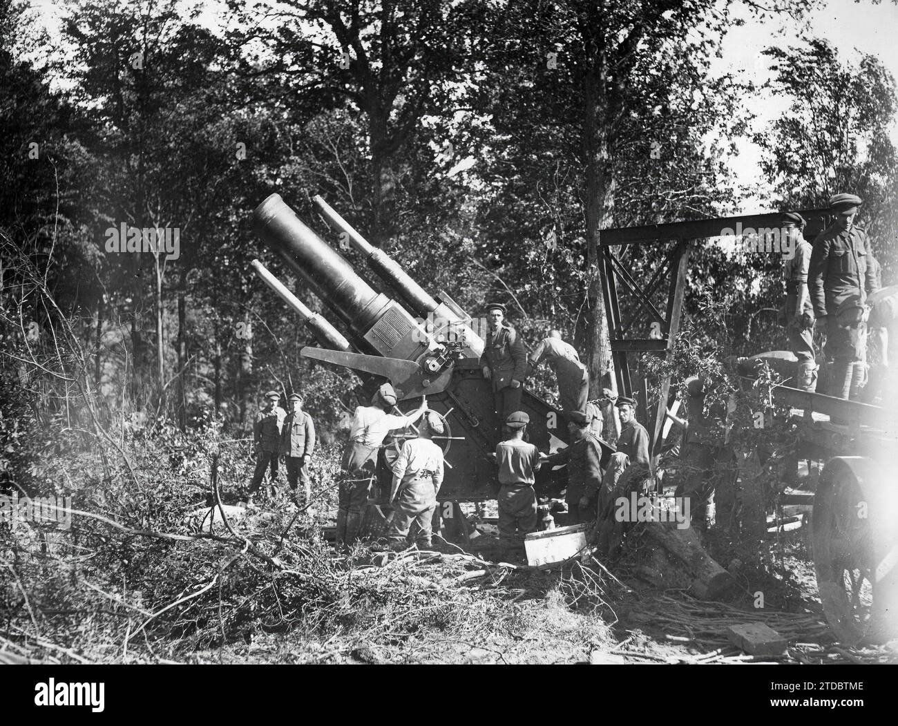 06/30/1916. Elemente der britischen Armee. Eine schwere Haubitzerkanone bombardiert feindliche Positionen. Quelle: Album / Archivo ABC / Louis Hugelmann Stockfoto