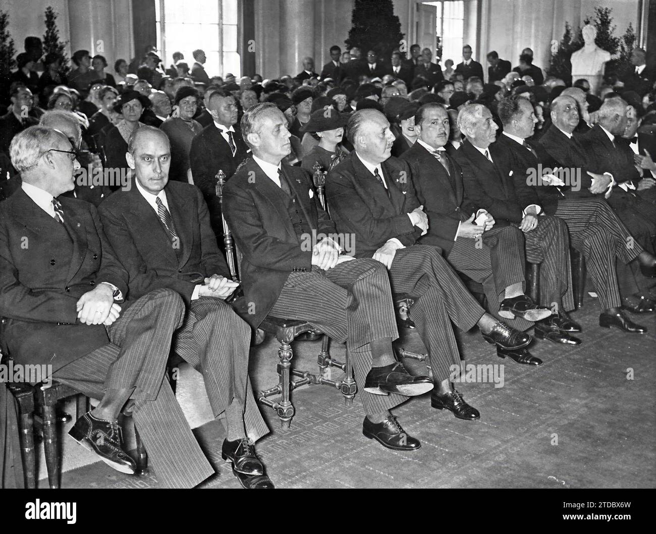 10/11/1935. Im Saal des Ibero-Amerikanischen Instituts in Berlin fand zum Kolumbus-Tag eine Party statt, an der diplomatische und kulturelle Vertretungen spanischsprachiger Länder teilnahmen, viele Spanier und Amerikaner in der deutschen Hauptstadt, und Mitglieder der deutschen Gesellschaften, die die kulturellen und wirtschaftlichen Beziehungen zwischen Deutschland und Spanisch-Amerika stärken wollen. Quelle: Album / Archivo ABC / Ortiz Stockfoto