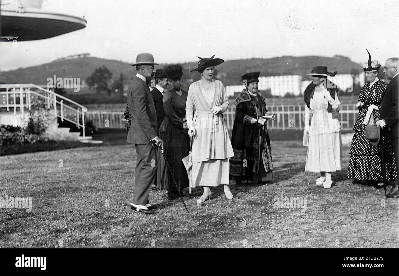 September 1916. Sommerurlaub der Königsfamilie. HH Queens Doña Victoria und Doña María Cristina im Hippodrom. Quelle: Album / Archivo ABC / Martín Stockfoto