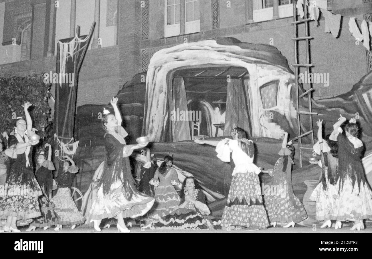 Antonios spanisches Ballett im Patio de la montería des Alcázar von Sevilla während des internationalen Festivals 1955 - ungefähres Datum. Quelle: Album/Archivo ABC Stockfoto
