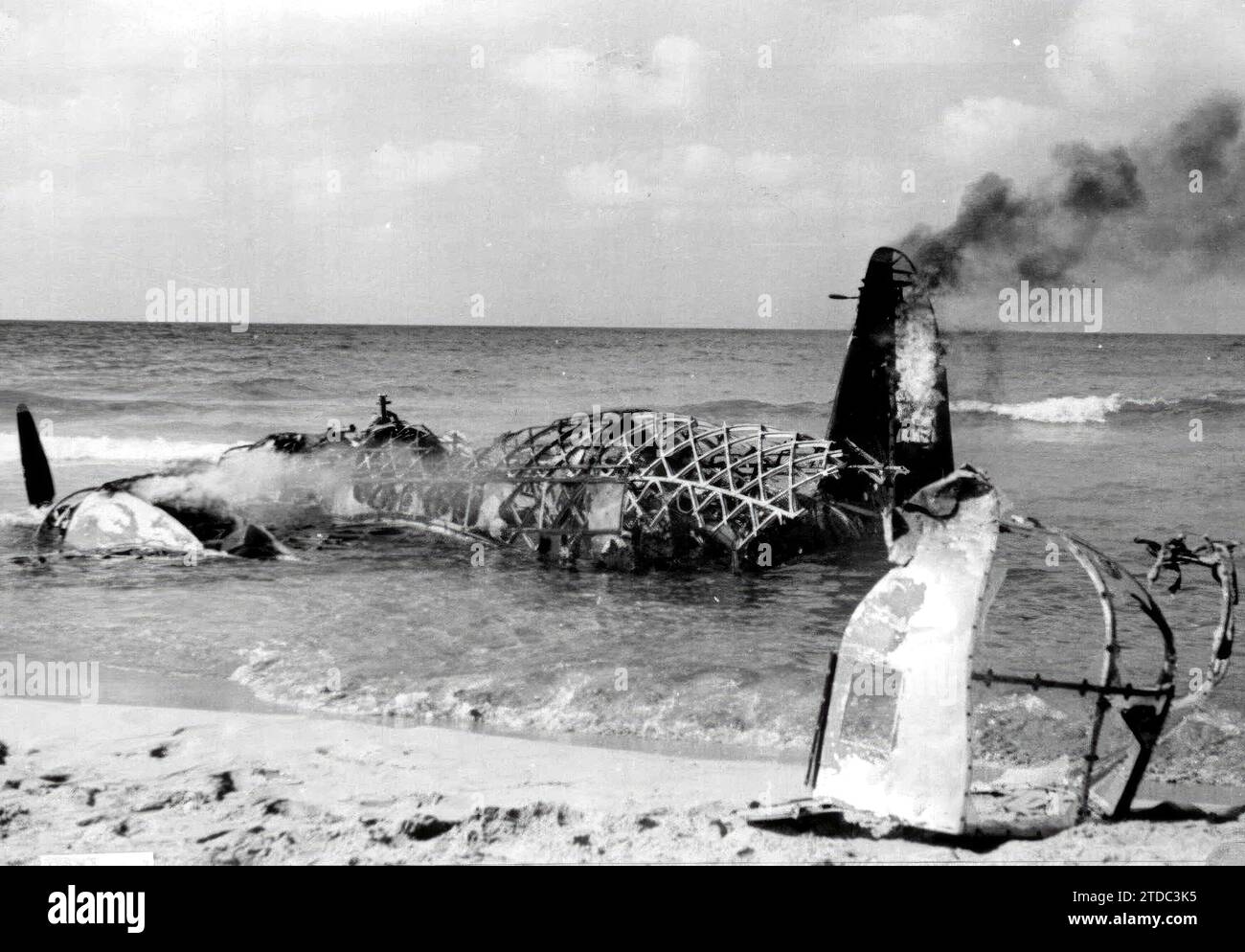 Tobruk (Nordafrika). September 1941. Überreste eines englischen Flugzeugs, das von den Italienern abgeschossen wurde. Quelle: Album/Archivo ABC Stockfoto