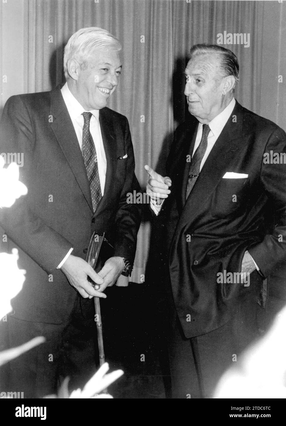 10/28/1983. Don Guillermo Luca de Tena und Luis de Carlos bei einem