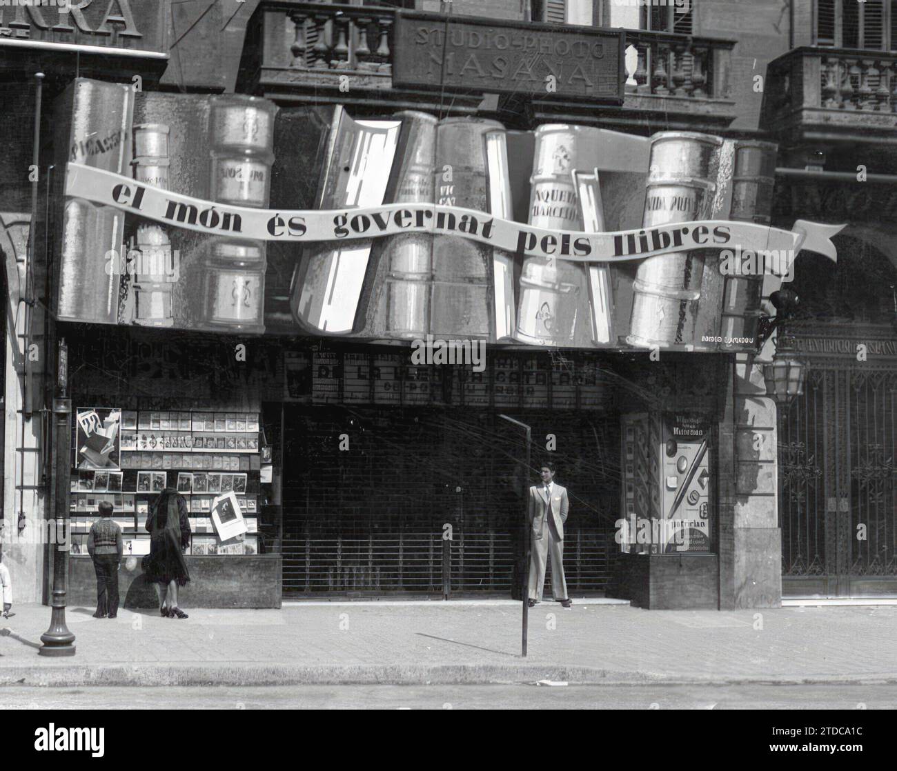 12/31/1935. Catalònia Buchhandlung (Barcelona), auf einem Foto aus der Zeit vor dem Bürgerkrieg. Quelle: Album/Archivo ABC Stockfoto