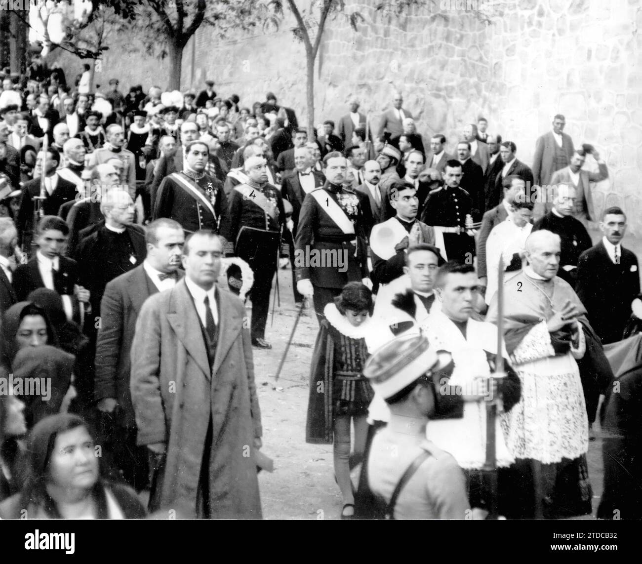 10/01/1926. Toledo. Die Prozession der Eucharistie. H.H. der Infante D. Fernando (1), der Kardinalerzbischof Dr. Reig (2) und die Minister für Finanzen (3) und Justiz (4) im Vorsitz der Prozession. Quelle: Album / Archivo ABC / Virgilio Muro Stockfoto