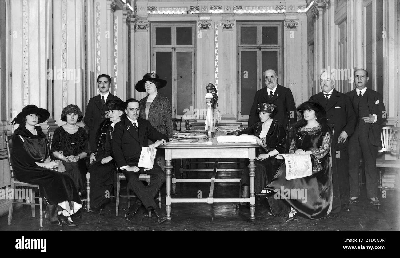 09/30/1921. Besuch der Grafen von Rivero im Haus von Schwarz-weiß und ABC. Der illustre Manager des „Diario de la Marina“ aus Havanna (X) und seine ausgezeichnete Frau (X) in Begleitung der Familien Ortega Munilla, Luca de Tena und Fernando del Toro. Quelle: Album / Archivo ABC / Larregla Stockfoto