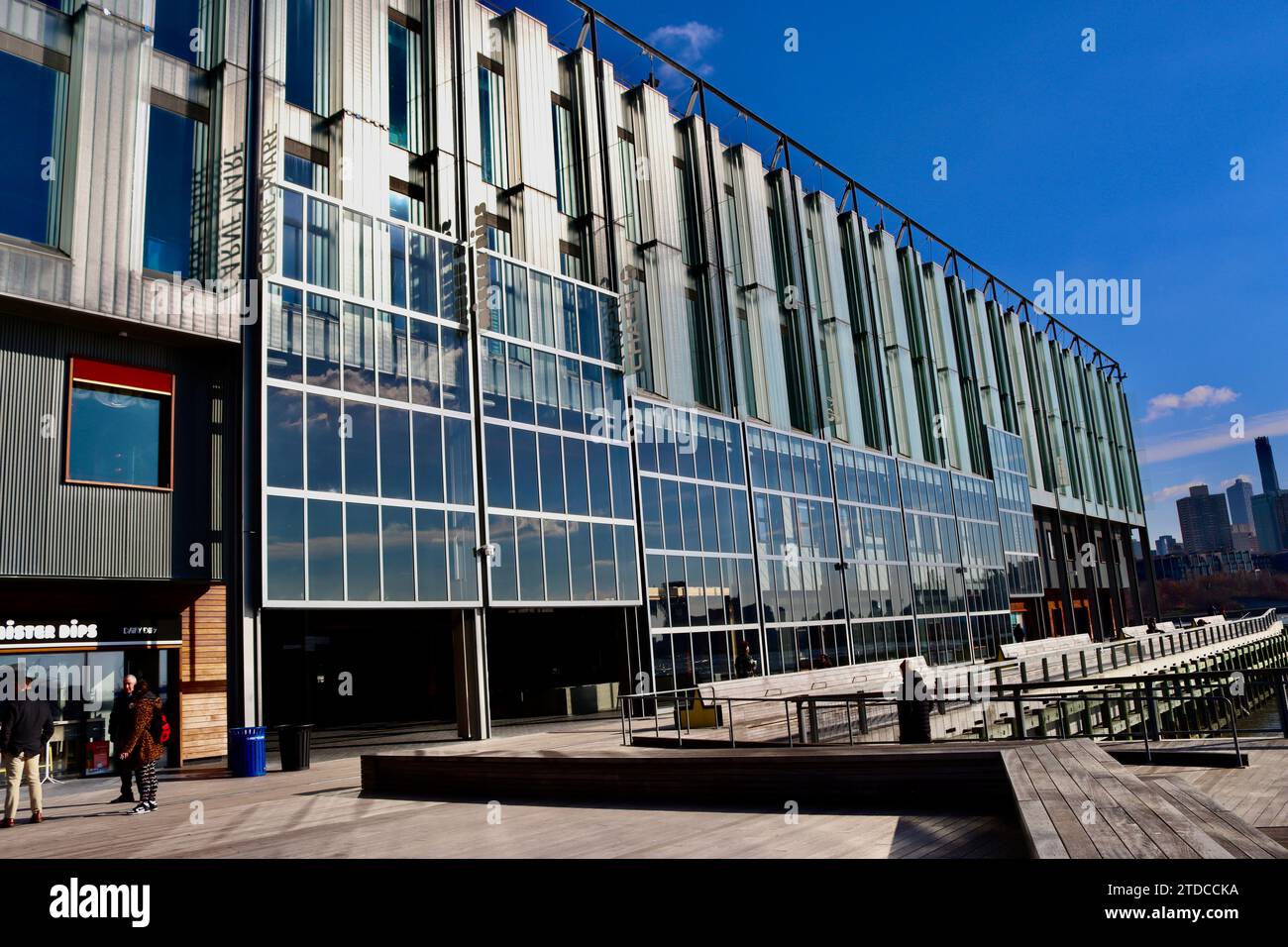 Der neue Pier 17 am East River am South Street Seehafen in Lower Manhattan, New York Stockfoto