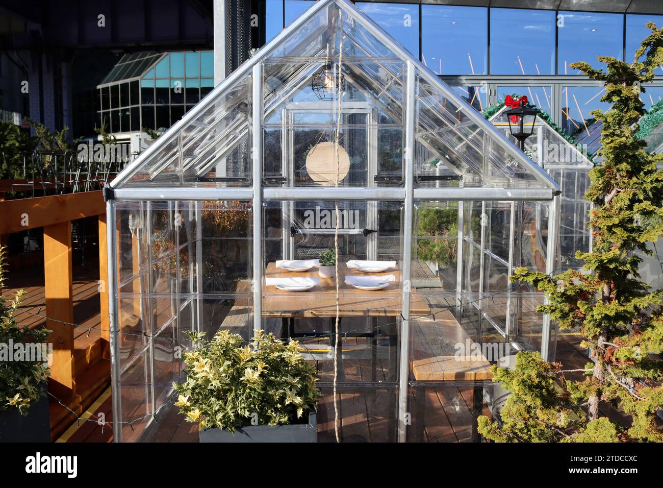 Industry Kitchen Restaurant an der East River Esplanade unter FDR Drive am Pier 15 in Lower Manhattan, New York Stockfoto