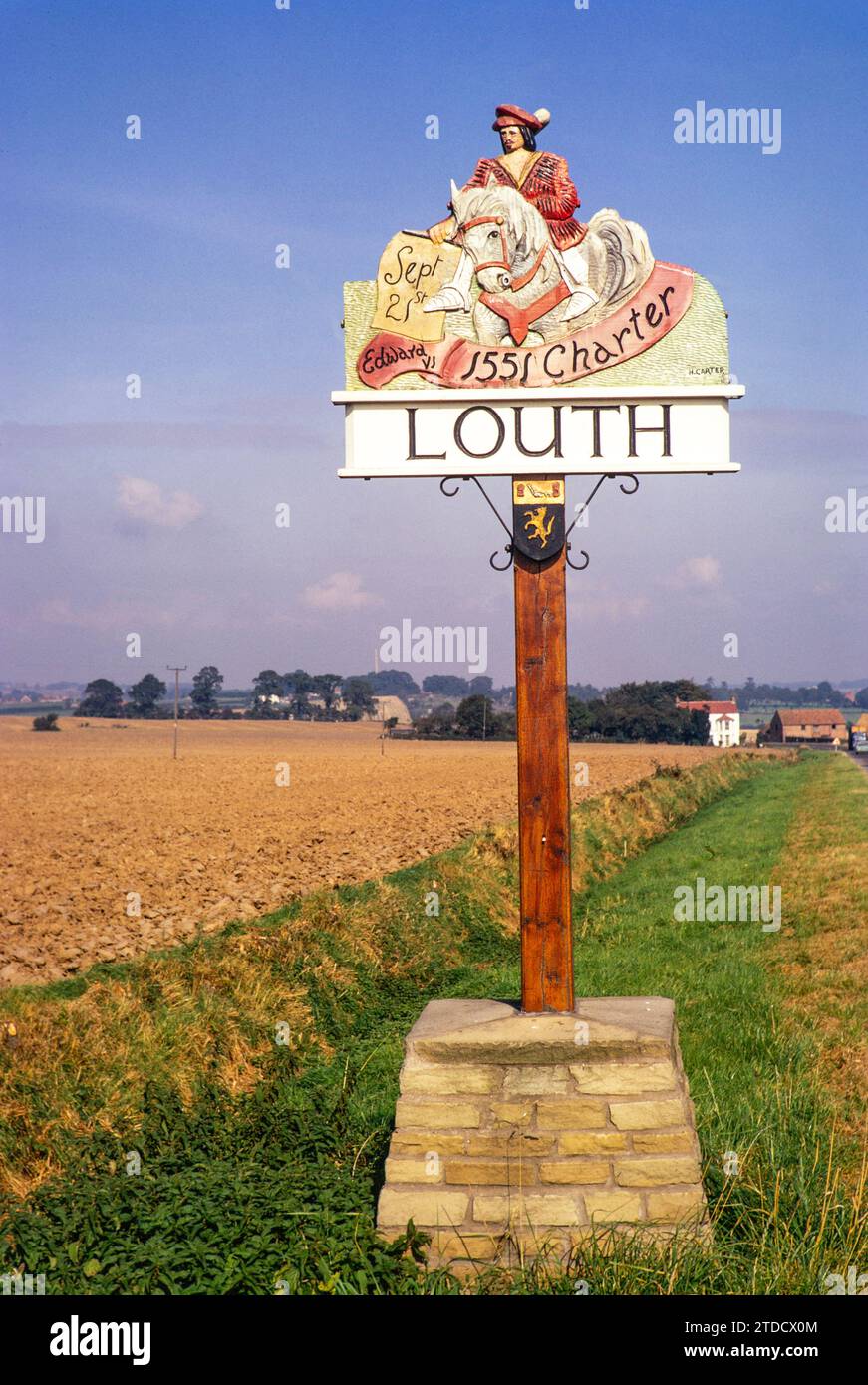 Dorfschild mit der Darstellung von König Edweard VI 1551 Charter, Louth, Lincolnshire, England, Großbritannien September 1971 Stockfoto