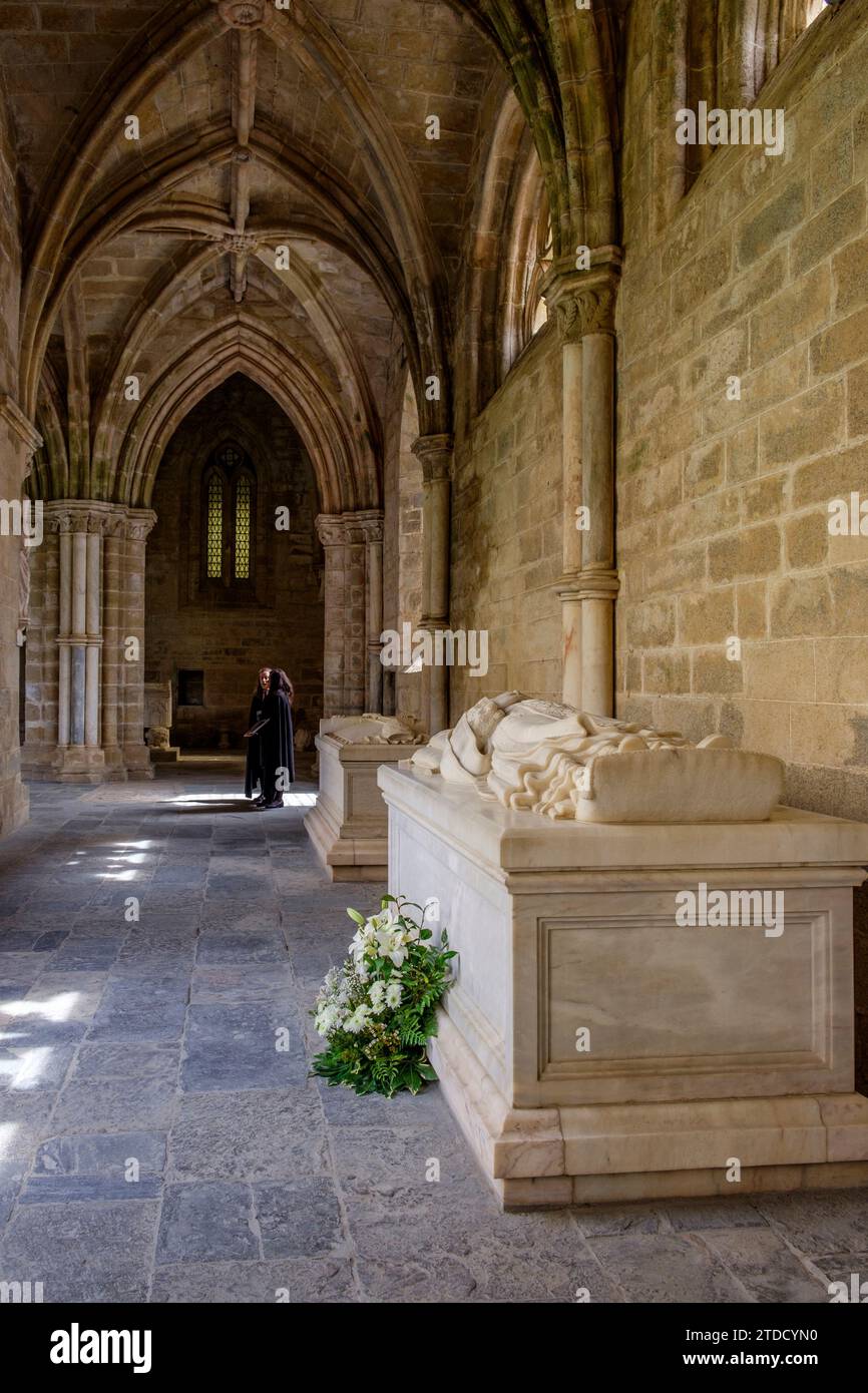 Sarcofagos de obispos, claustro, construido entre 1317 y 1340, estilo Gótico, catedral de Evora, Basílica Sé Catedral de Nossa Senhora da Assunção, I Stockfoto