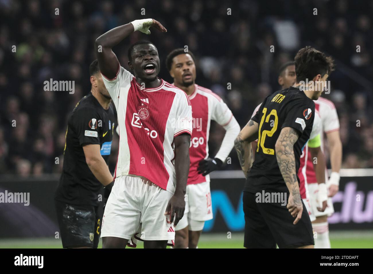 Ajax's Brian Brobbey, centre left, reacts during the Europa League group B soccer match between Ajax and AEK Athens at the Johan Cruyff ArenA stadium in Amsterdam, Netherlands, Thursday, Dec. 14, 2023. (AP Photo/Patrick Post) Stockfoto