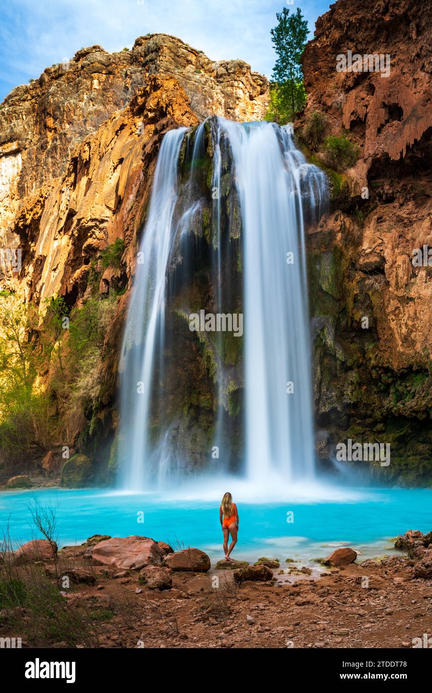 Frau bei Havasu Falls in Arizona Stockfoto