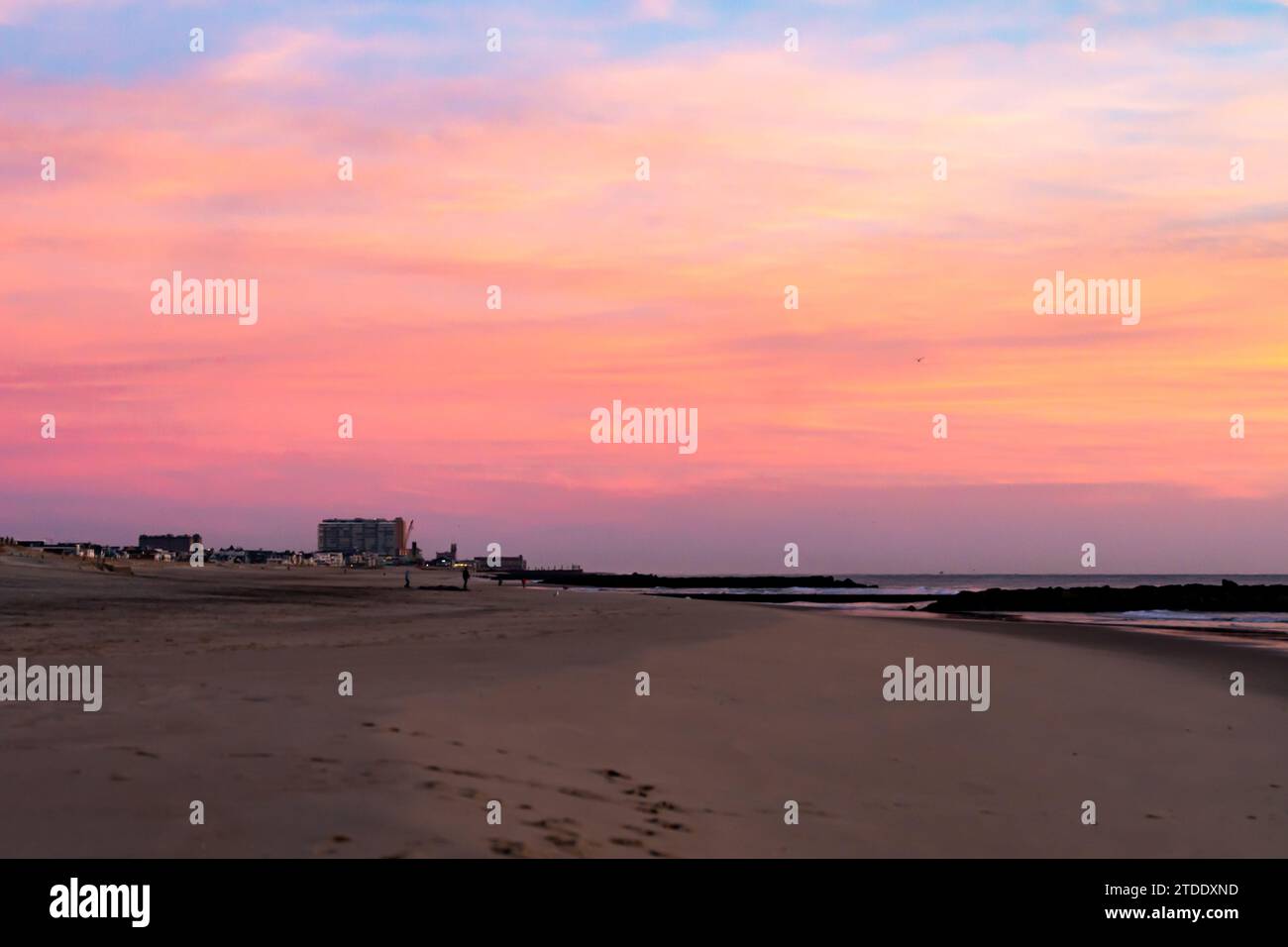 Sonnenaufgang über dem Strand an der Küste von New Jersey Stockfoto