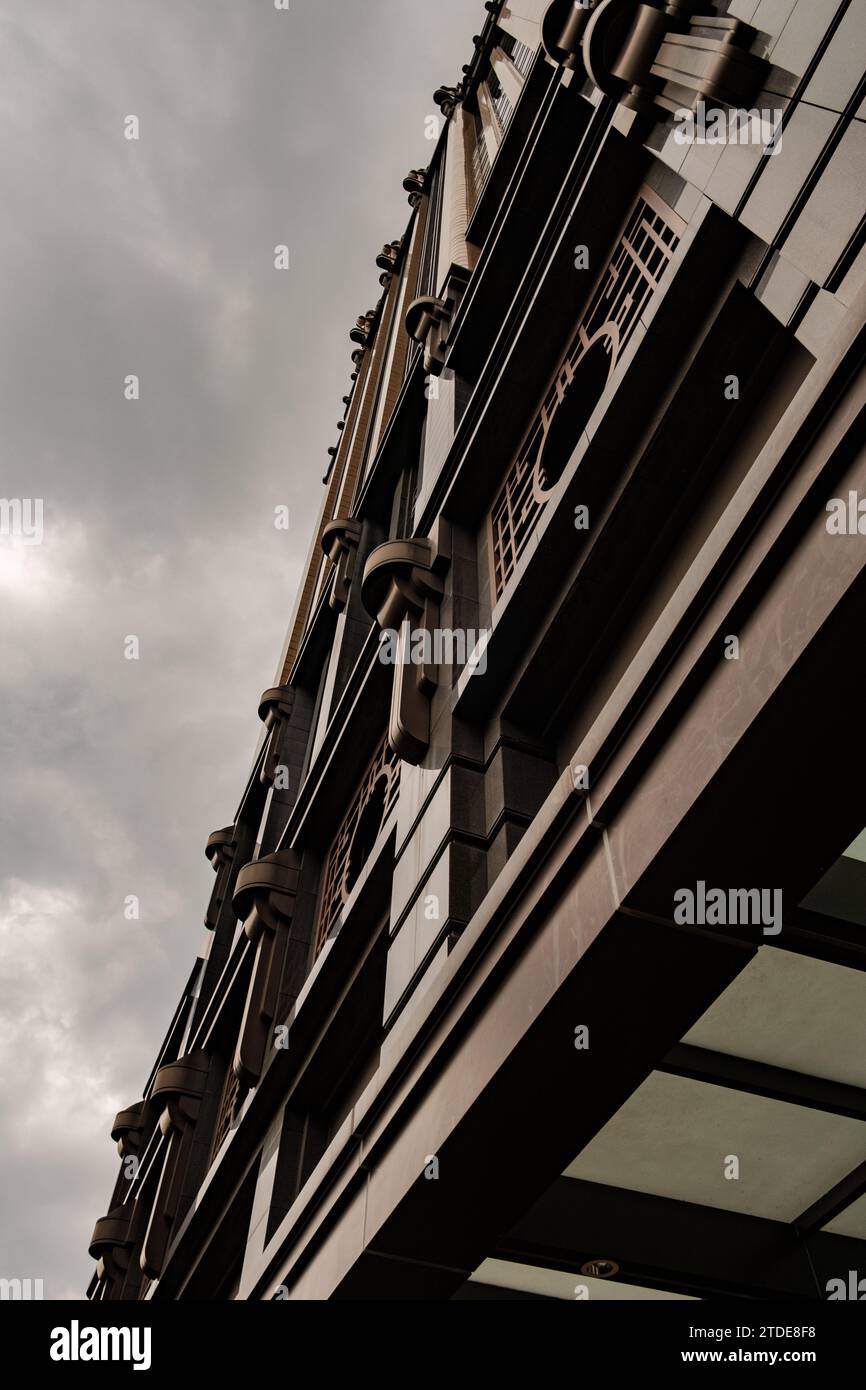 Düstere Sky Frames Einzigartige Architektur Stockfoto